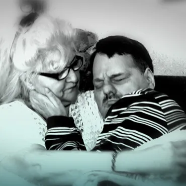 Pani Jola (68) - mama Rafała(44)